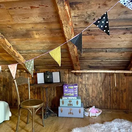 Σαλέ Typique Accueillant Jusqu'a 9 Personnes