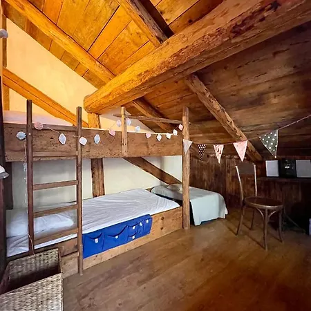 Typique Accueillant Jusqu'a 9 Personnes *