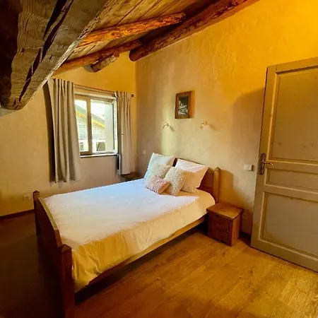 Typique Accueillant Jusqu'a 9 Personnes Σαλέ