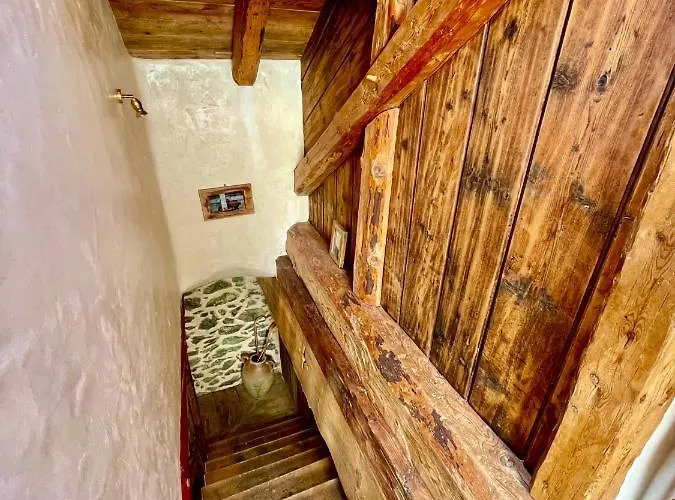 Typique Accueillant Jusqu'a 9 Personnes *