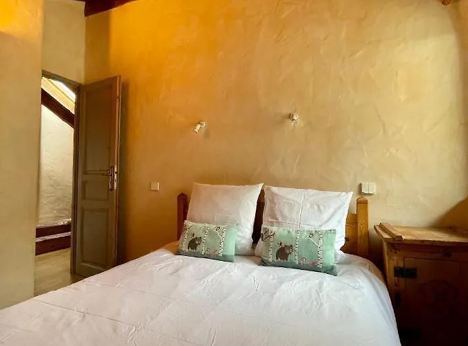 Typique Accueillant Jusqu'a 9 Personnes *