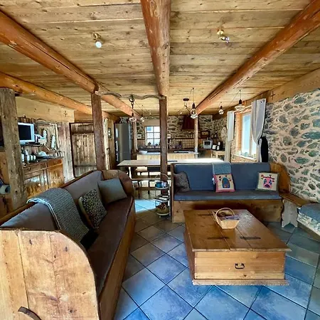 Typique Accueillant Jusqu'a 9 Personnes Chalet *