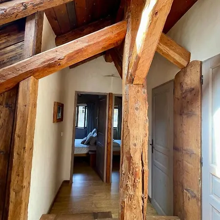 Chalet Typique Accueillant Jusqu'a 9 Personnes La Plagne