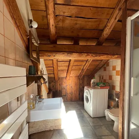 Chalet Typique Accueillant Jusqu'a 9 Personnes