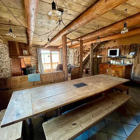 Typique Accueillant Jusqu'a 9 Personnes Chalet *