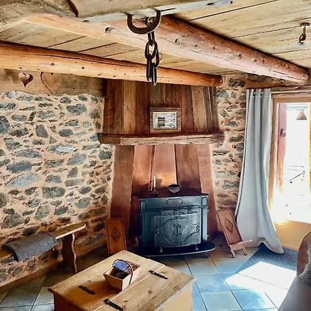 Chalet Typique Accueillant Jusqu'a 9 Personnes