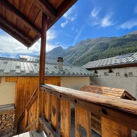 Chalet Typique Accueillant Jusqu'a 9 Personnes *