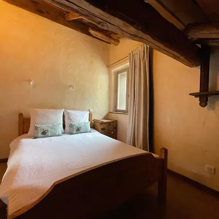 Typique Accueillant Jusqu'a 9 Personnes *