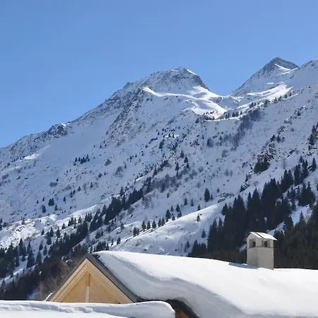 Typique Accueillant Jusqu'a 9 Personnes Chalet *