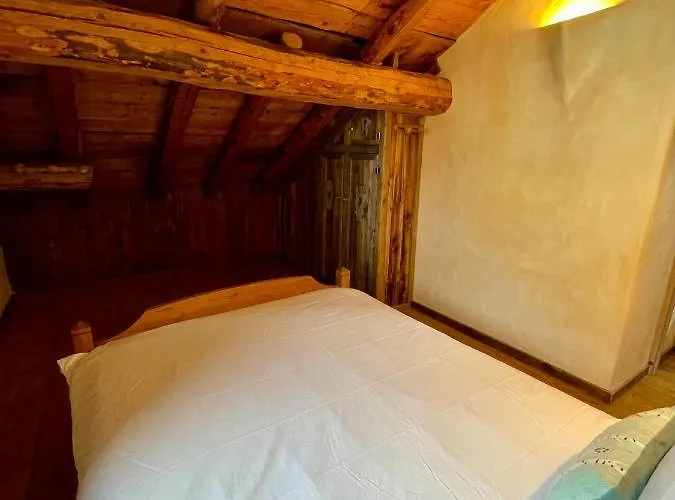 Typique Accueillant Jusqu'a 9 Personnes Chalet