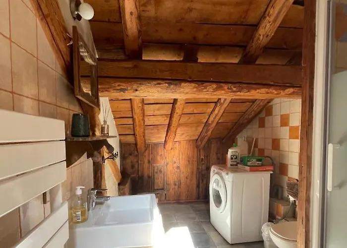 Chalet Typique Accueillant Jusqu'a 9 Personnes