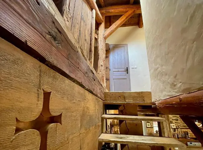 Typique Accueillant Jusqu'a 9 Personnes *