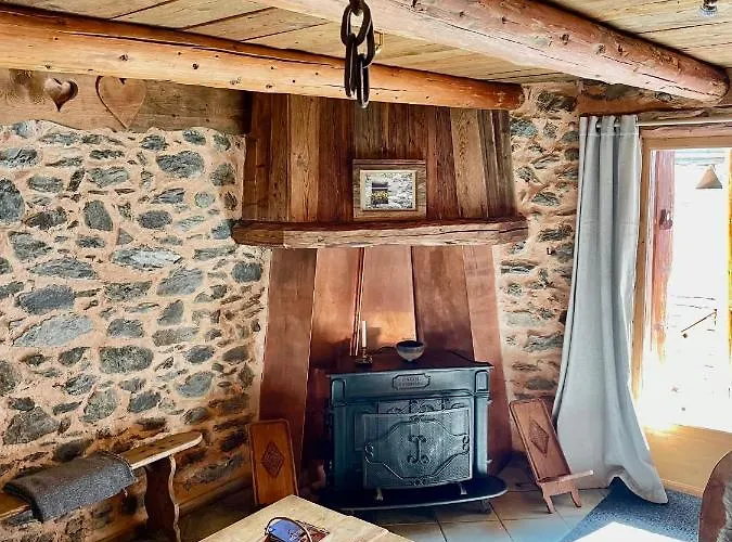 Chalet Typique Accueillant Jusqu'a 9 Personnes