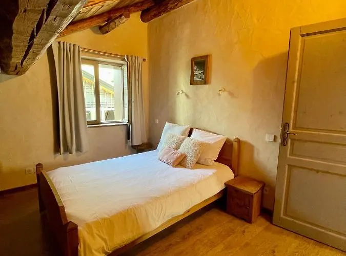 Typique Accueillant Jusqu'a 9 Personnes Chalet