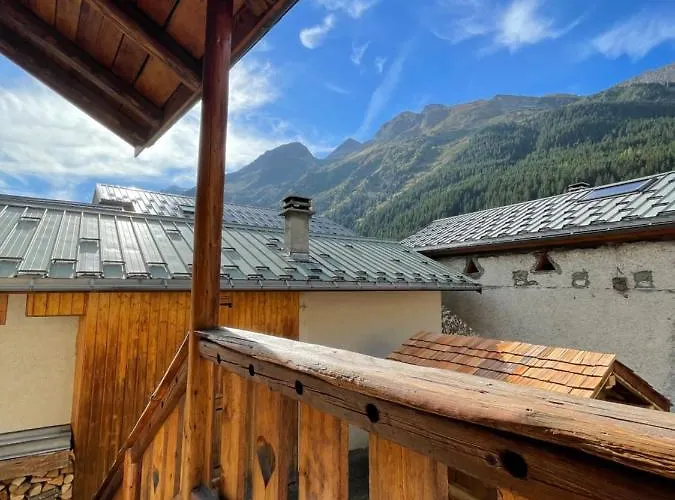 Chalet Typique Accueillant Jusqu'a 9 Personnes *